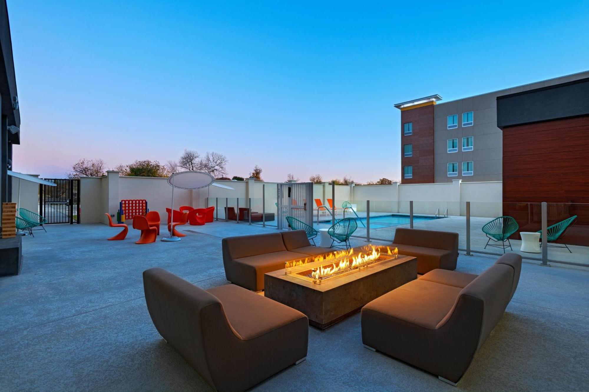 Aloft Waco Downtown Hotel Bagian luar foto